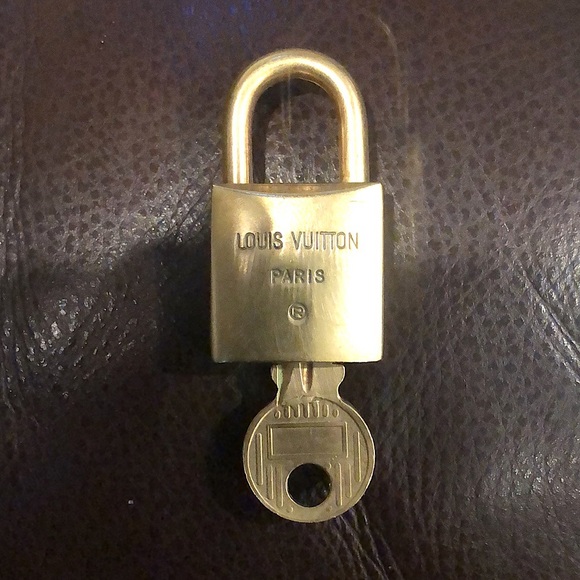 Vintage LV Louis Vuitton Padlock Lock & Key 230 - Picture 3 of 15